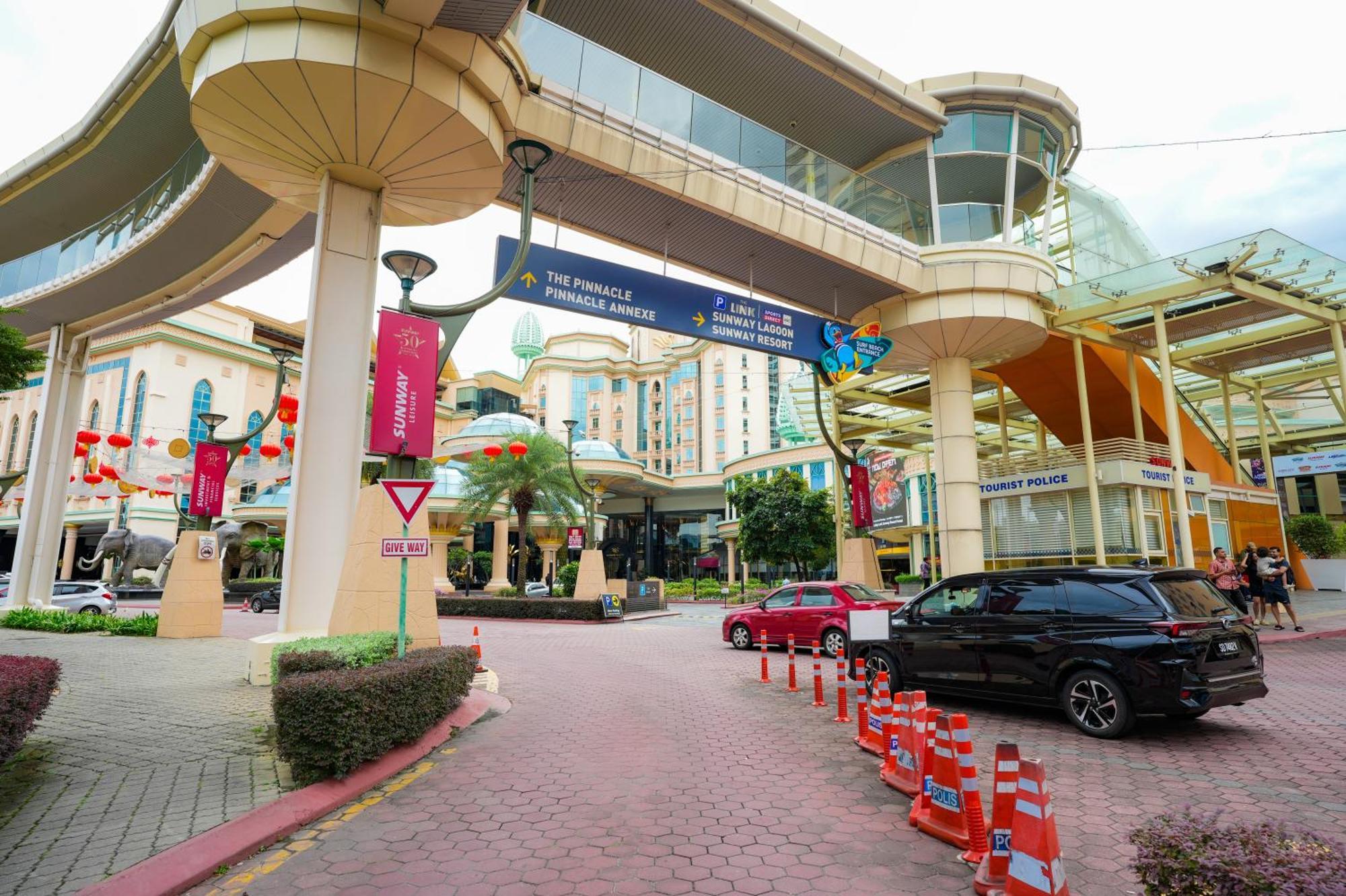 Blue Lagoon At Bandar Sunway Hotel Petaling Jaya Bagian luar foto